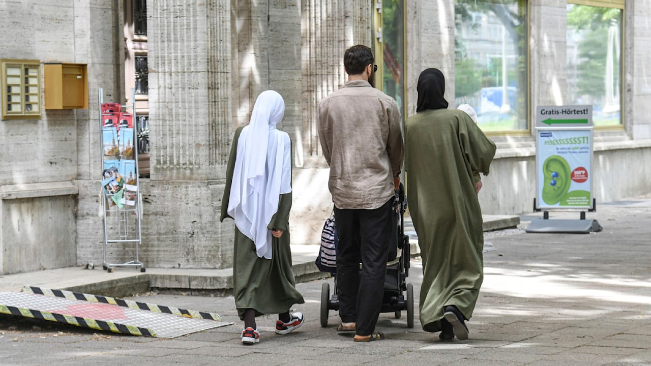 Flüchtlinge: Fast 1 Mio. abgelehnte Asylbewerber leben in Deutschland | Politik