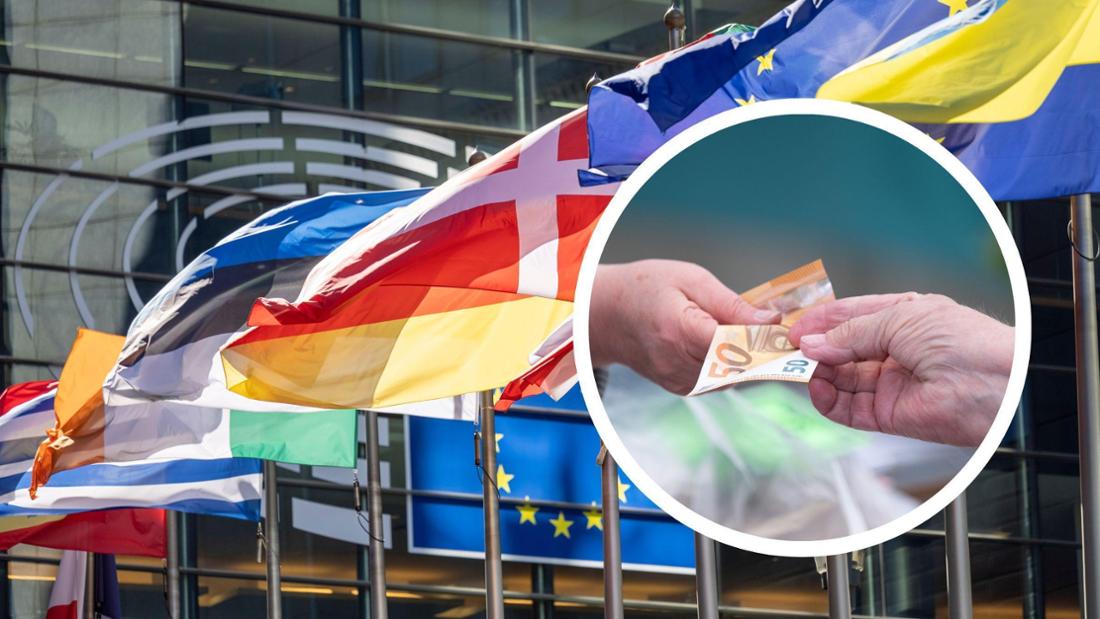 Montage aus verschiedenen Flaggen von EU-Mitgliedsstaaten vor dem Europäischen Parlament. In einem Kreis sind zwei Hände, die einen 50-Euro-Schein halten.