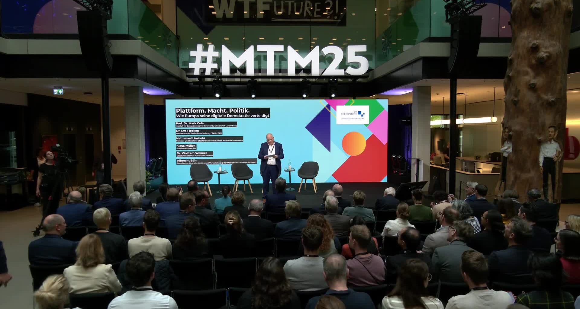 Mediathek Hessen - Plattform. Macht. Politik. Wie Europa seine digitale Demokratie verteidigt