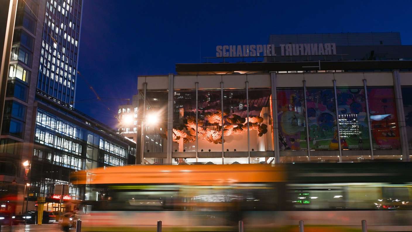 Frankfurt. 15.11.2023. Staedtische Buehnen, Schauspiel und Oper am Willy-Brandt-Platz. TAGESHONORARVeroeffentlichung nur zur aktuellen Berichterstattung, unter Beachtung des Medienprivilegs.Vereinbarung ueber Abtretung von Persoenlichkeitsrechten der abgebildeten Person(en), Model / Product Release liegt nicht vor. Foto: Renate Hoyer, Waldschmidtstr. 17, 60316 Frankfurt. Tel. Mobil: 0171-7992955. Frankfurter VolksbankIBAN: DE65 5019 0000 6500 9832 89.BIC:FFVBDEFF,  Steuernr.:014 829 04467