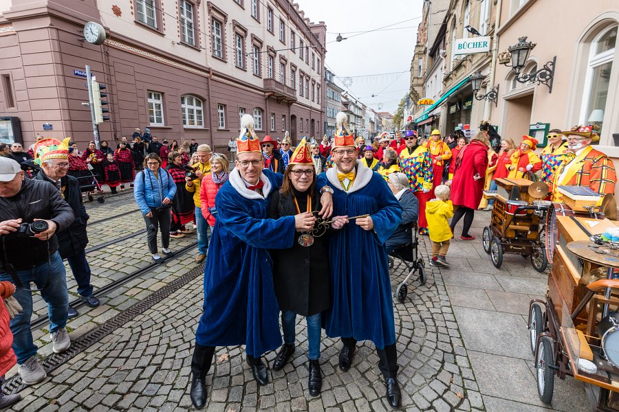 Fünfte Jahreszeit: Rathaus wird stürmisch in den Urlaub geschickt