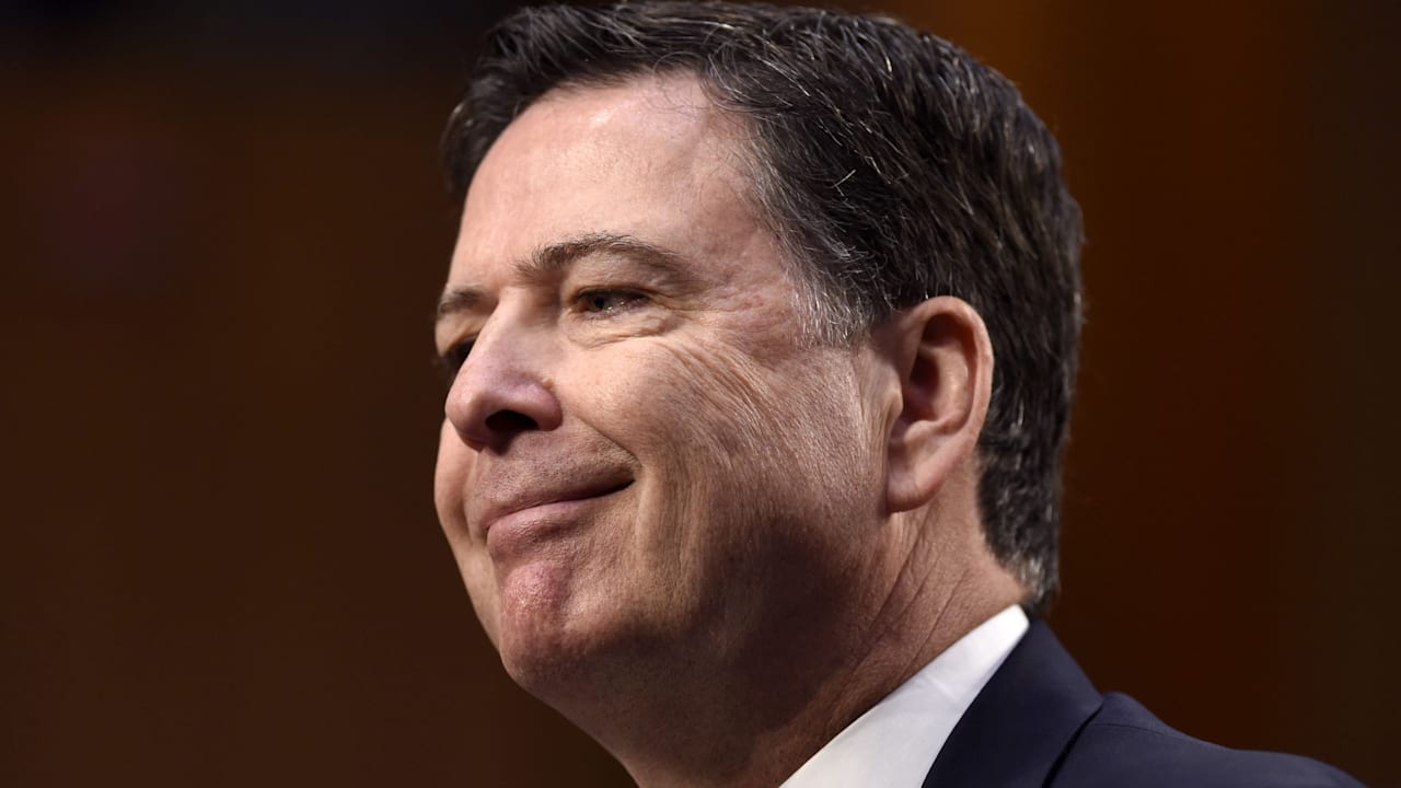 Klatsche für Donald Trump: Richter stoppt Verfahren gegen Ex-FBI-Chef | Politik