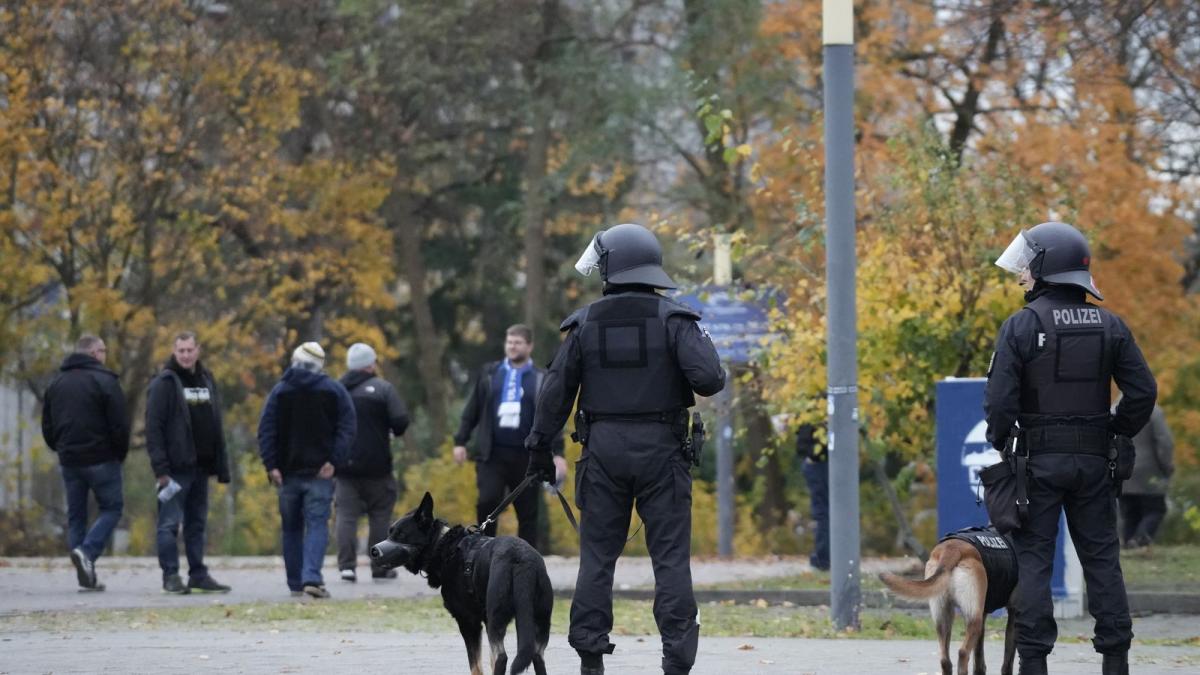 30 Festnahmen bei Hochrisiko-Spiel in Berlin
