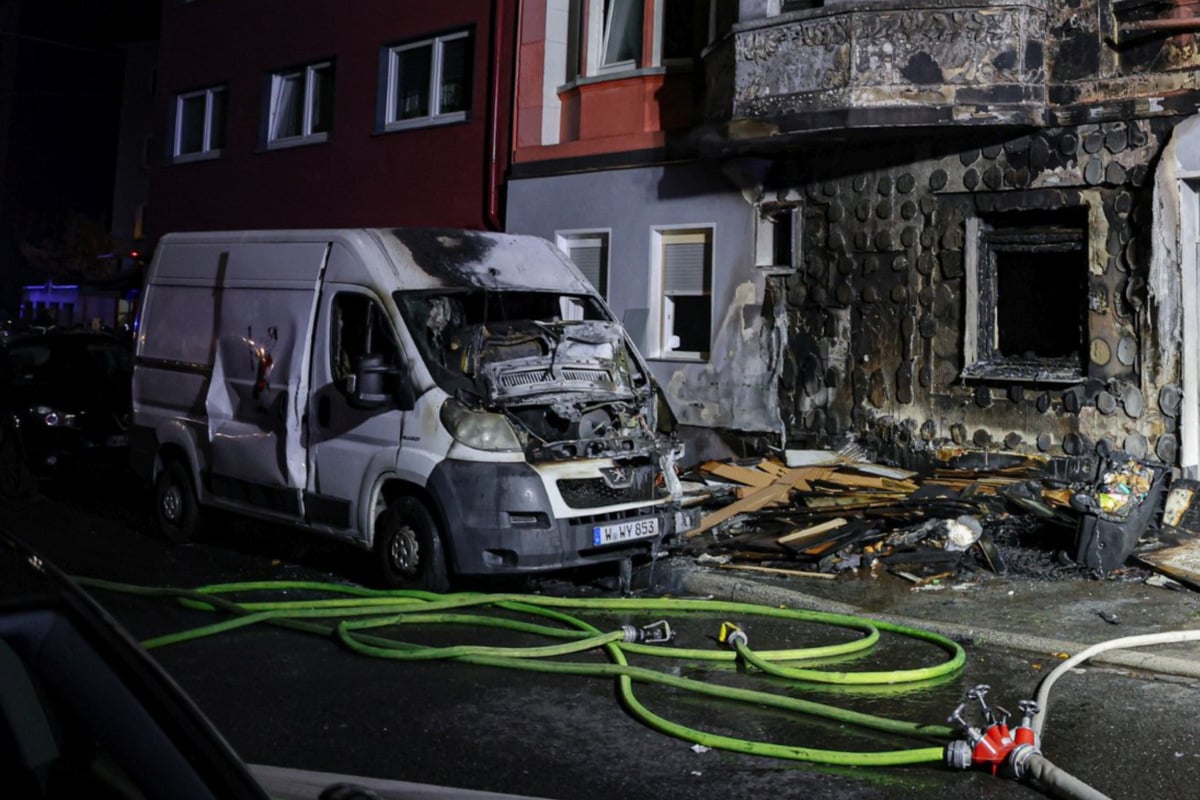 Sperrmüll setzt Haus in Flammen