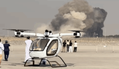 Kampfjet stürzt während Flugvorführung auf der Dubai Air Show ab