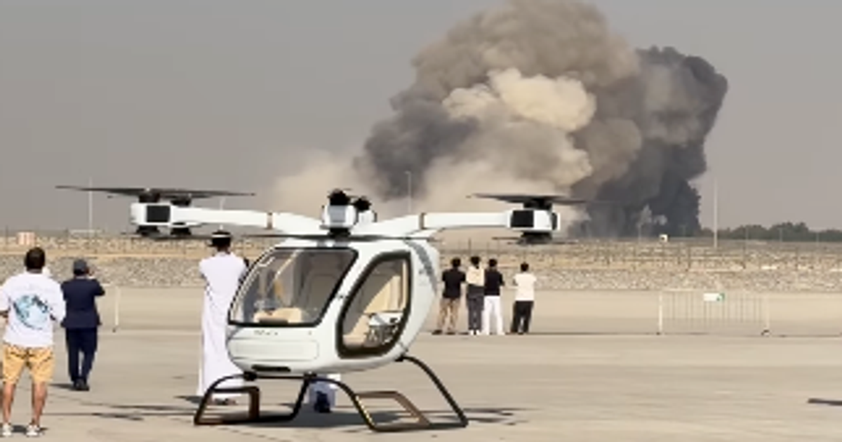 Kampfjet stürzt während Flugvorführung auf der Dubai Air Show ab