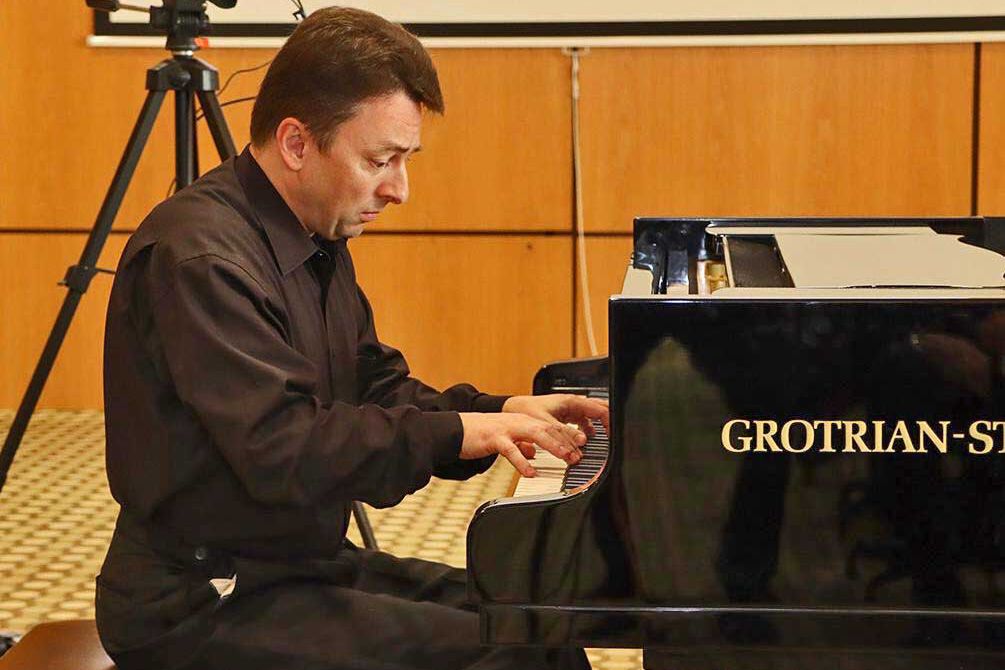 Das Pelion-Quartett und Pianist Peter Grauer gestalten das Herbstkonzert der Franz-Liszt-Gesellschaft im Ratssaal. Foto: Privat - 