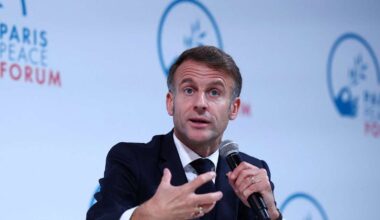 Frankreichs Präsident fällt in Umfrage auf Rekordtief