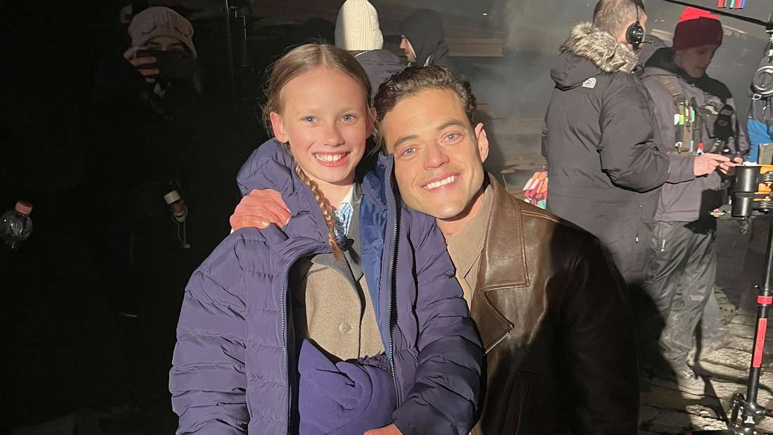 Fleur Bremmer mit Rami Malek am Filmset von „Nuremberg“ in Budapest.