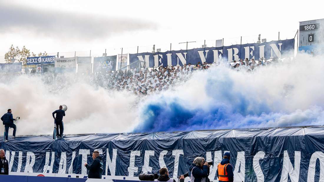 Die Vorsänger peitschen die Kurve an. Gegen den MSV Duisburg überzeugten die Fans mit einer wunderschönen Choreo und lautstarker Unterstützung. 
