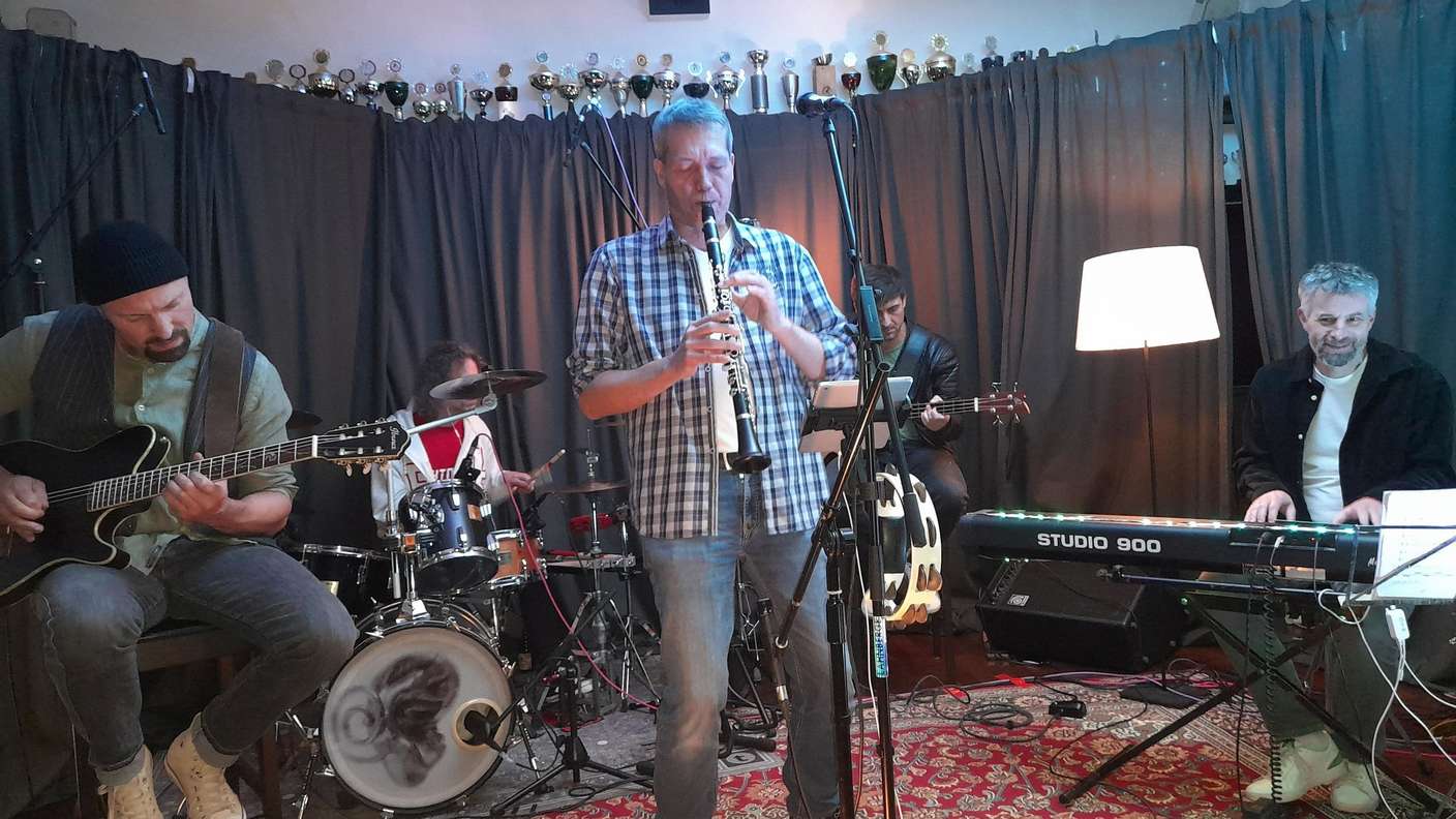 Auch eine Klarinette kam beim Akustik-Konzert der Meinerzhagener Progressive-Rock-Band Lightness zum Einsatz. - Fotos: Rieder