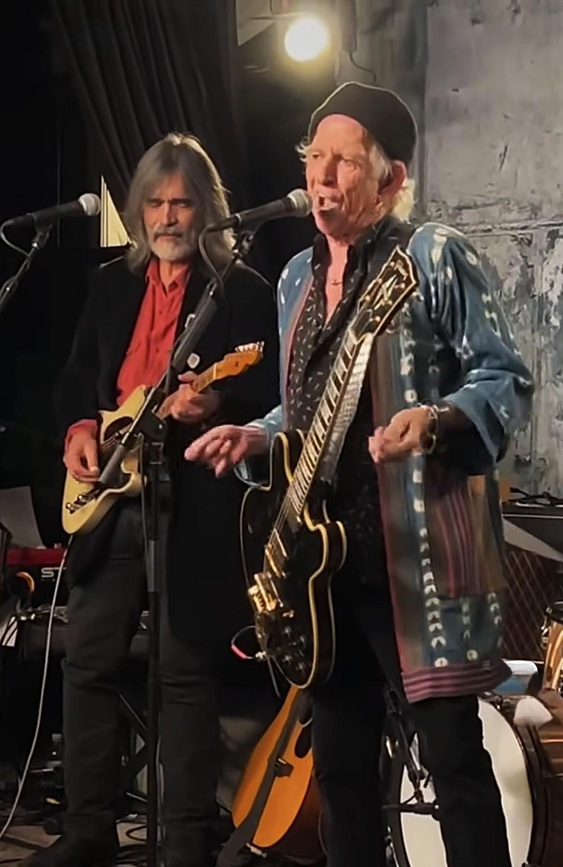 Keith Richards live in New York auf der Bühne.