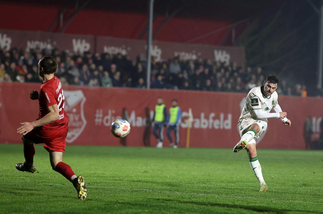 Der Dosenöffner: Kevin Volland (re.) trifft zur Führung für die Löwen in Aubstadt.