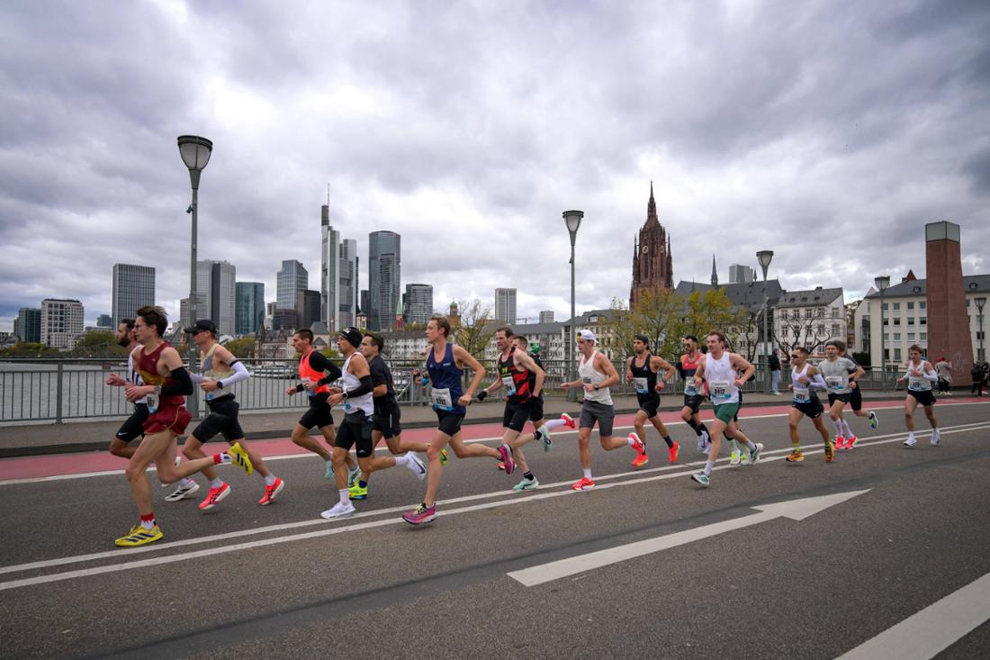 Der Frankfurter Marathon feierte 2025 einen Teilnehmerrekord. 