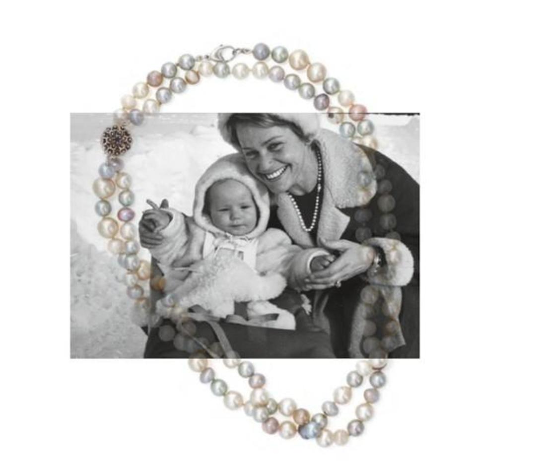 Zwei Perlenketten von Maria Schell