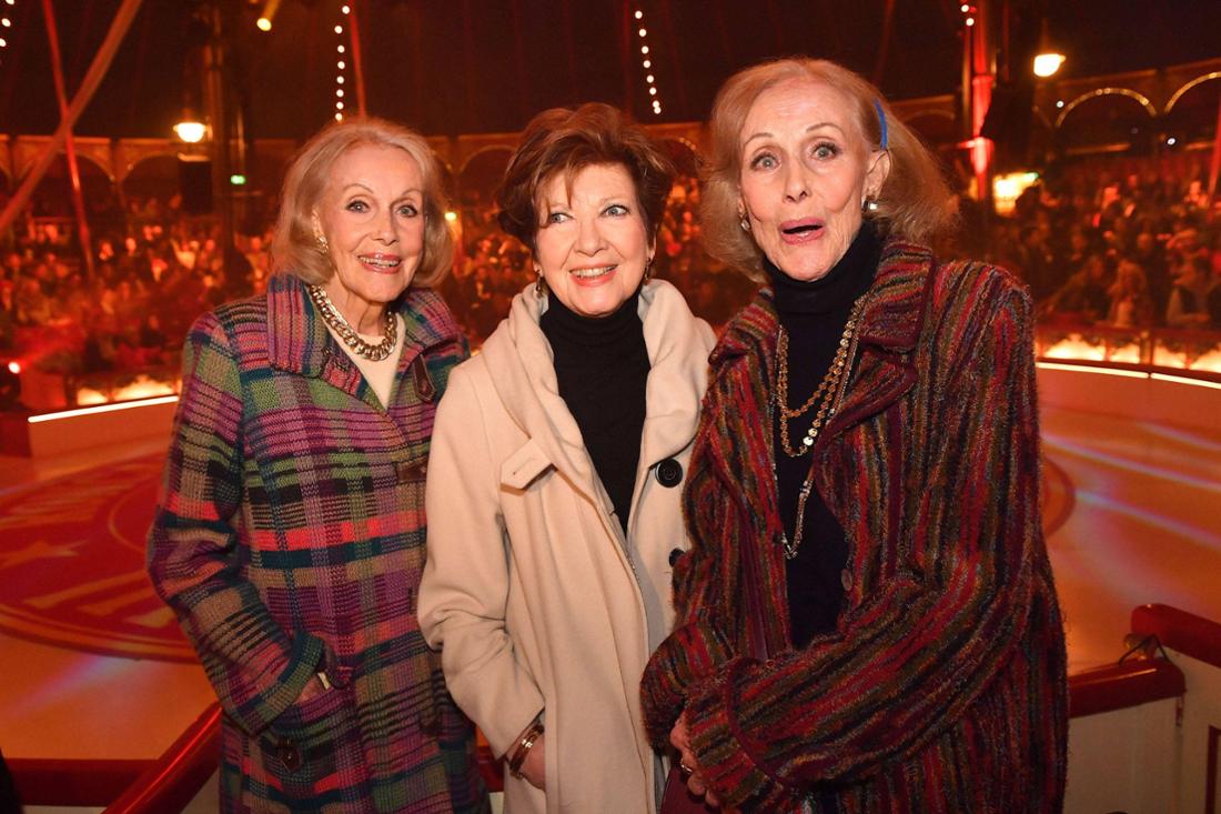 Alice Kessler, Carolin Reiber und Ellen Kessler bei der Roncalli „ARTistART“-Premiere im Werksviertel am Münchner Ostbahnhof
