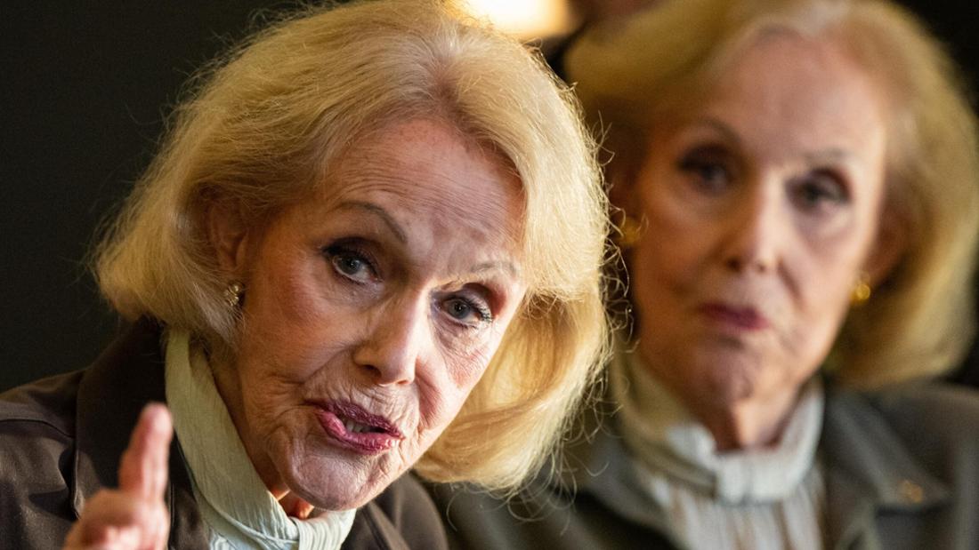 Alice und Ellen Kessler sind im Alter von 89 Jahren gemeinsam gestorben. Es gibt Hinweise zur Todesursache: Einem Medienbericht zufolge nahmen sie begleitete Sterbehilfe in Anspruch. Die Kriminalpolizei München wurde am Montagmittag informiert.