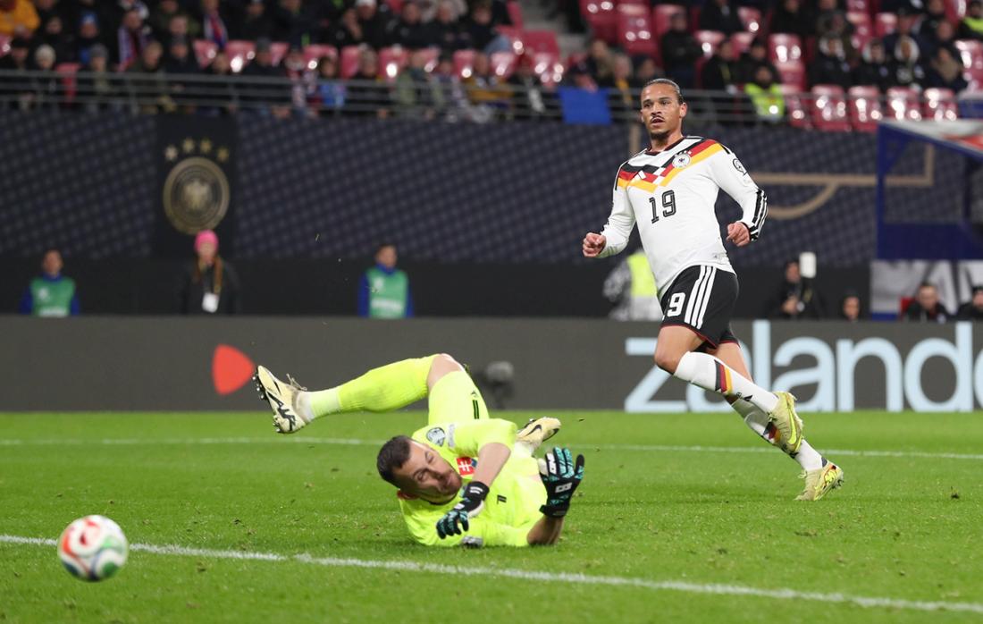 Leroy Sané trifft gerade fast, wie er will. Fussball WM-Qualifikation 2026, Deutschland - Slowakei