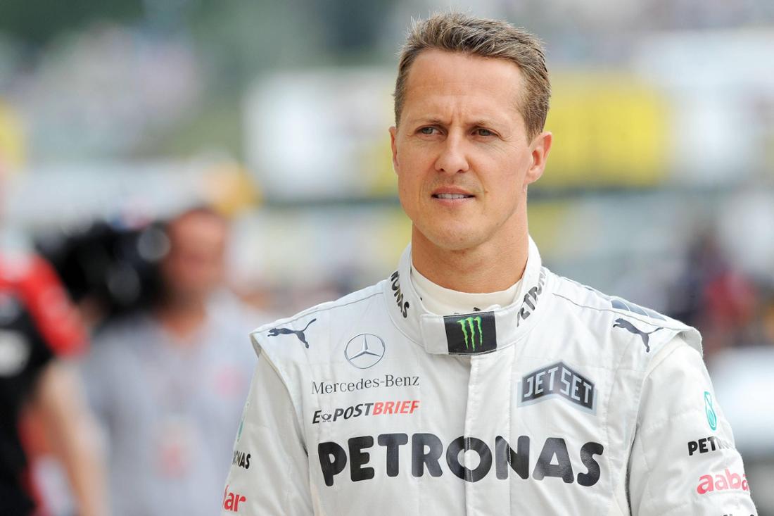 Michael Schumacher im Rennanzug von Mercedes.