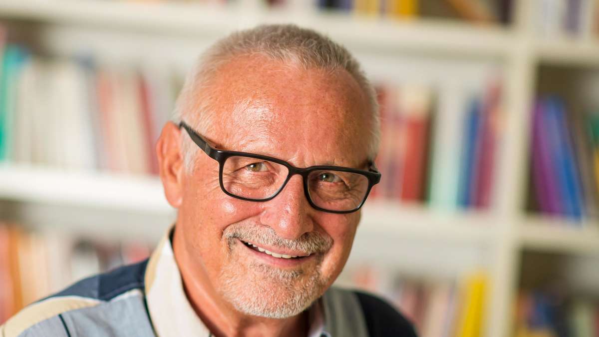 Konstantin Wecker gibt Beziehung mit Teenager zu: Sie war 15, er 63 - Rosenheim24