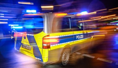 Polizisten mit Eiern beworfen – Pyro gezündet