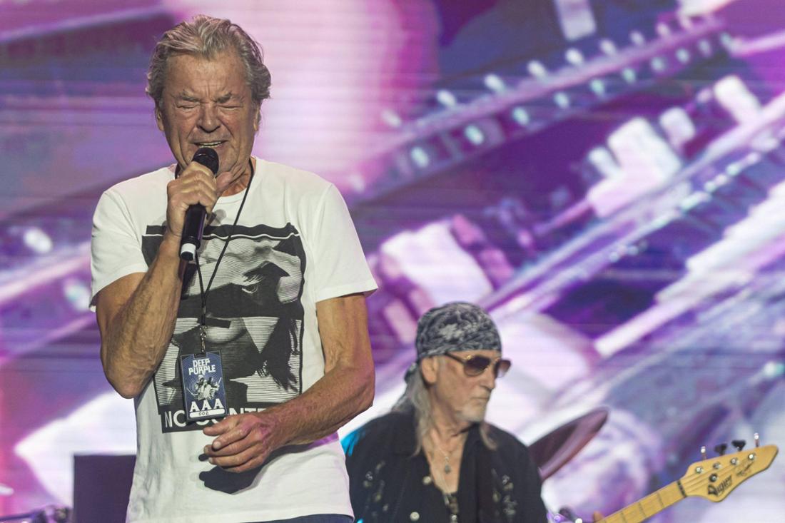 Ian Gillan, Leadsänger der Band Deep Purple, während eines Auftritts im Außenbereich des Ibirapuera-Auditoriums in Sao Paulo.