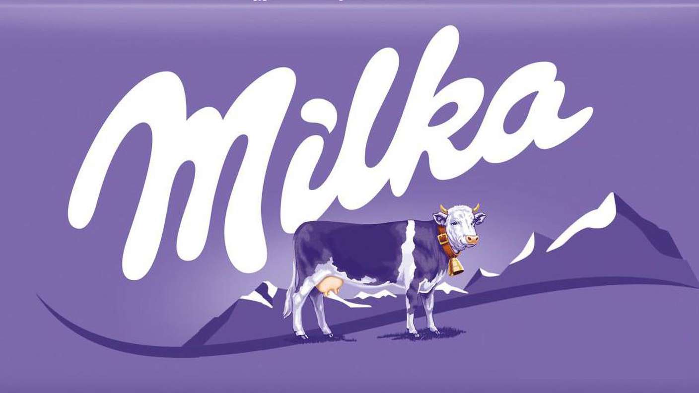 Milka hat einen Rückruf für einige ihrer Schokoladen-Tafeln veröffentlicht. Grund sind sichtbare Plastikfremdkörper in einzelnen Tafeln.