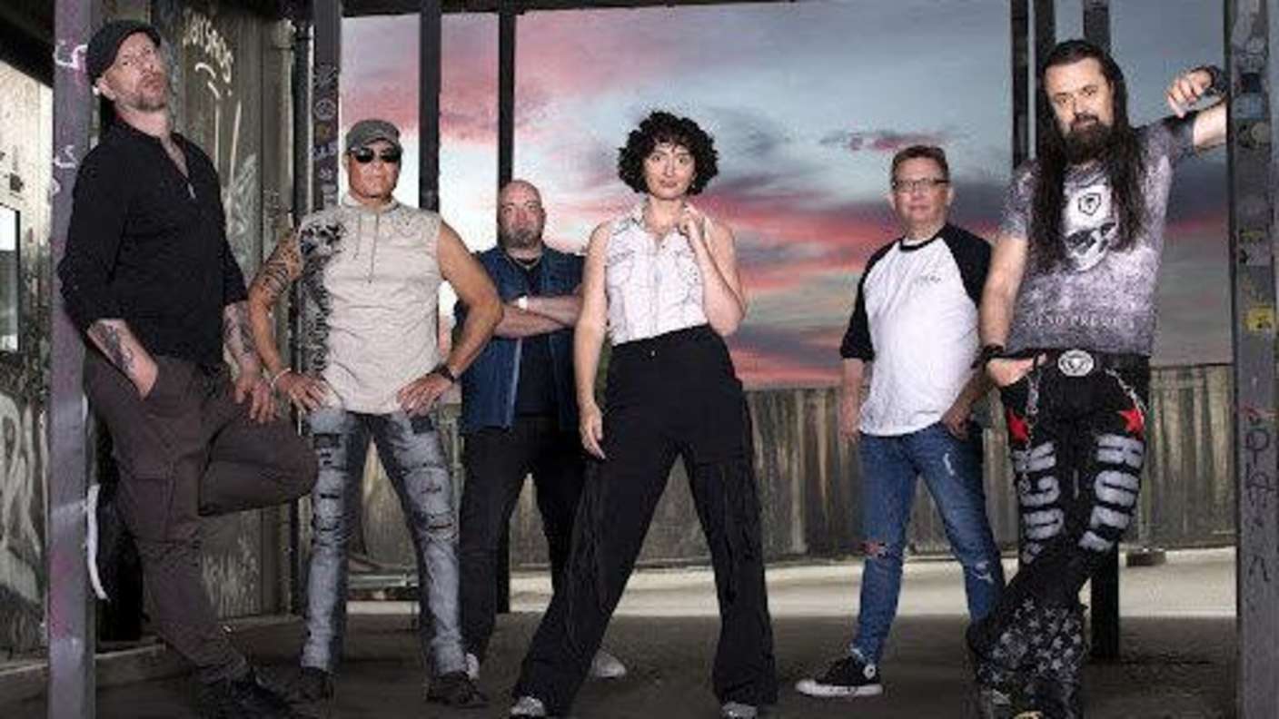 "Journeye", das sind sechs Musiker aus dem Raum Frankfurt am Main, die sich als erfolgreiche Journey-Tributeband in deutschland etabliert hat.