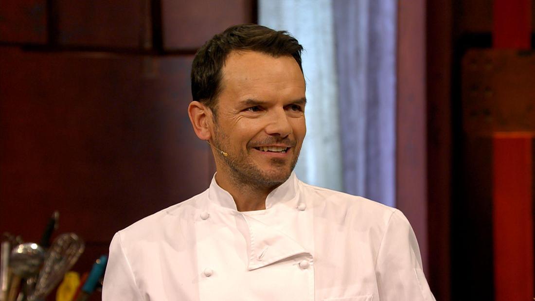 Europa grillt den Henssler 1 - Steffen Henssler fordert bei "Europa grillt den Henssler" (VOX) in vier Sendungen 16 europäische Länder zum Kochduell.