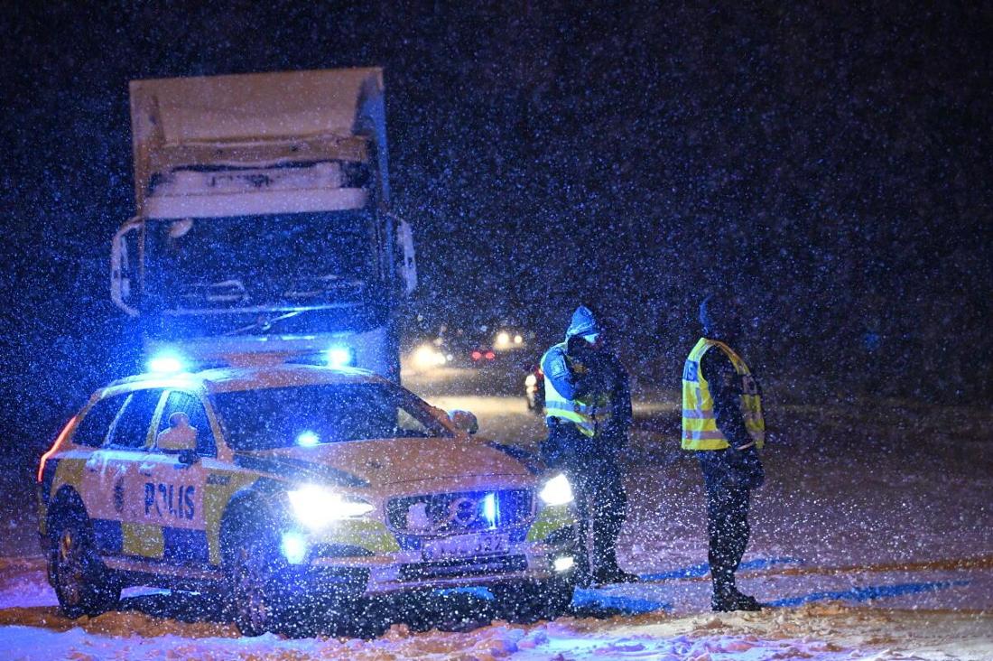 Ein Reisebus mit Studenten verunglückte auf dem Weg nach Lappland im winterlichen Schweden. (Archivbild)