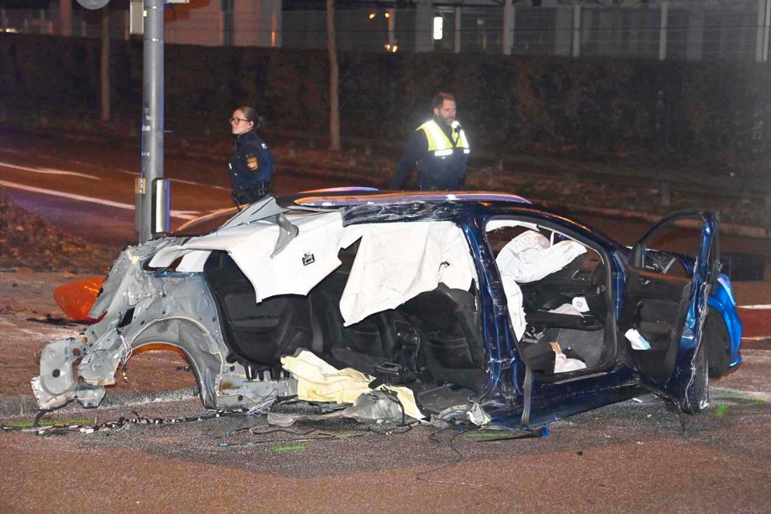 Einen Renault zerriss es bei dem Unfall in München in zwei Hälften.