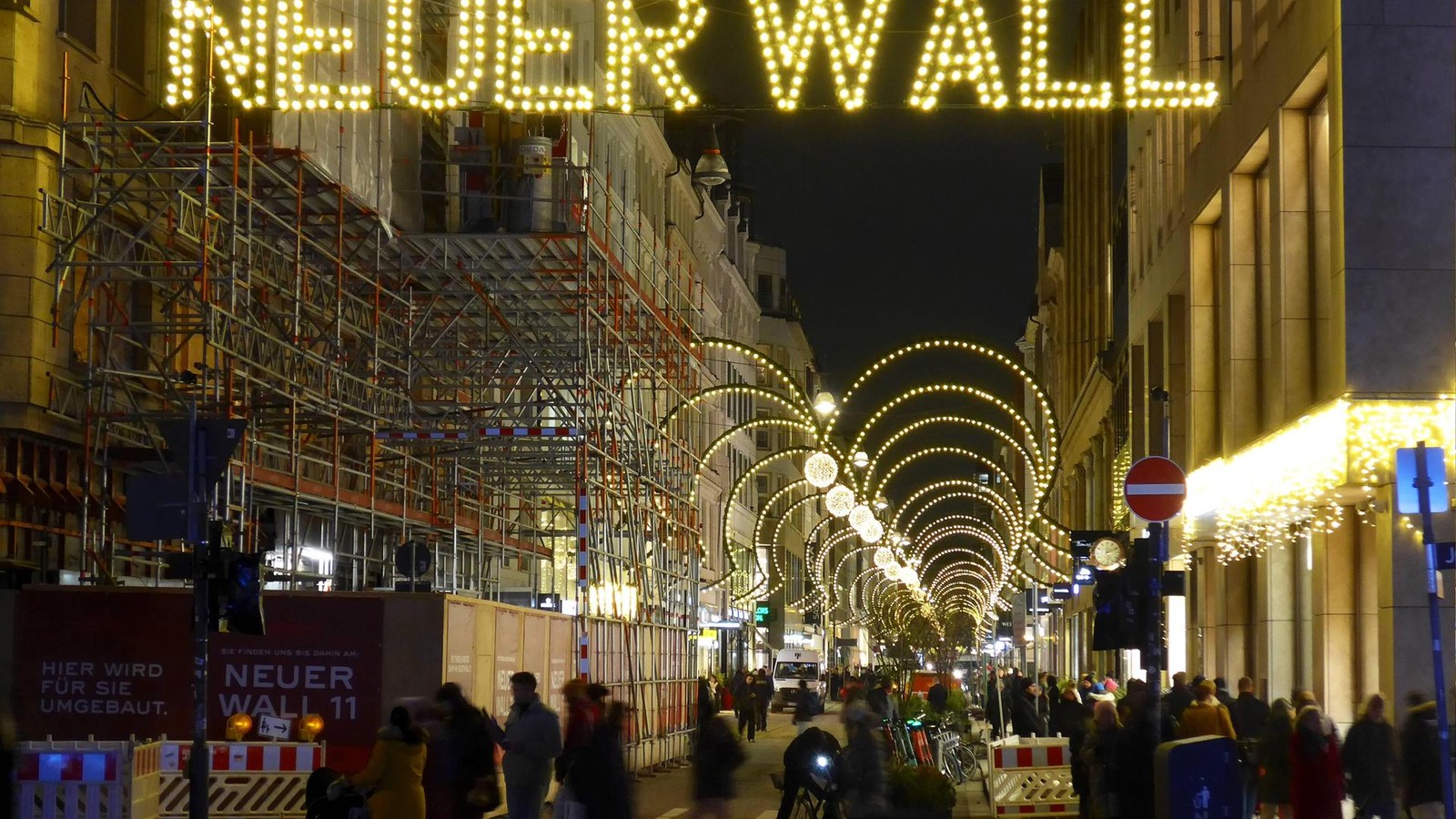 Ausgerechnet vor Weihnachten: Bekannte Parfümerie im Insolvenzverfahren – so trifft es Hamburg - Hamburger Abendblatt