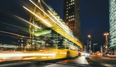 In Berlin: 28-Kilo-Stein von Brücke auf Linienbus geschmissen! | Regional