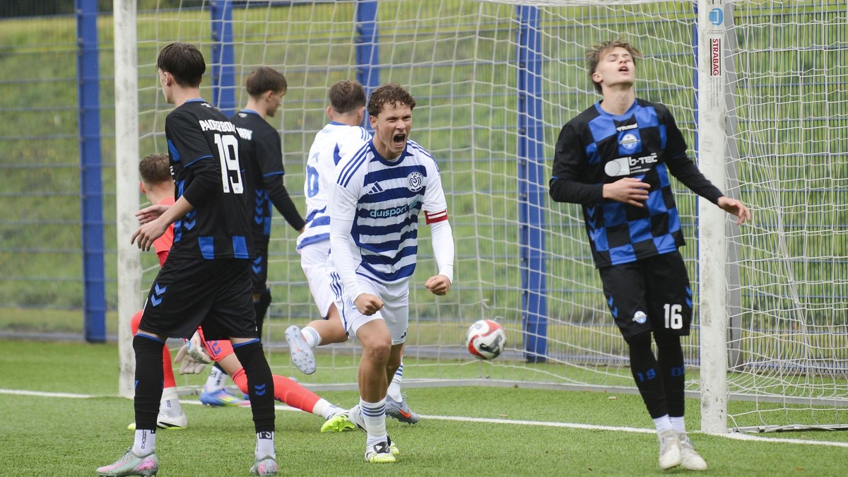 Kapitän Ole Feldmann (Mitte) erzielte den Ausgleich beim späteren 2:1-Sieg des MSV Duisburg gegen Paderborn. Kapitän Ole Feldmann (Mitte) erzielte den Ausgleich beim späteren 2:1-Sieg des MSV Duisburg gegen Paderborn.