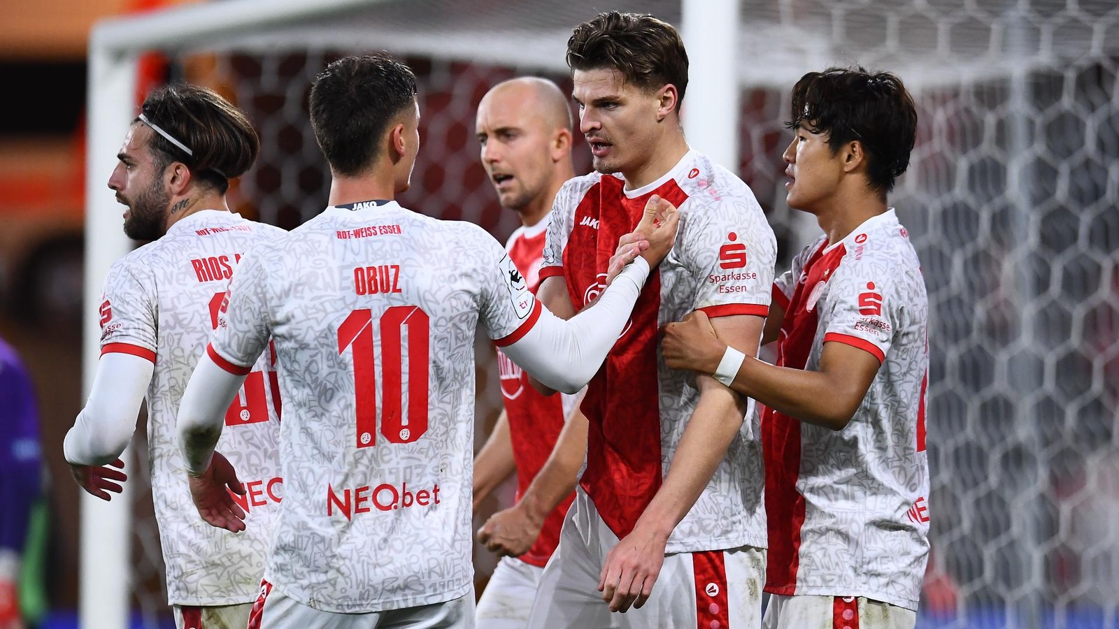 HEUTE LIVE! Hammer-Spiel an der Hafenstraße – Rot-Weiss Essen empfängt Energie Cottbus