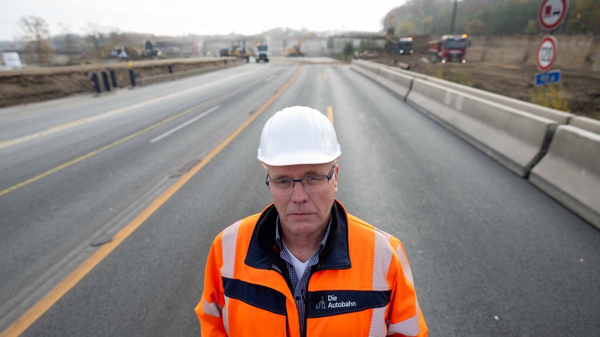 Frank Theißing ist als Projektleiter für den Um- und Ausbau des Autobahnkreuzes Kaiserberg zuständig. Er hat uns erklärt, warum die Modernisierung des Spaghettiknotens ein echtes Mammutprojekt ist.