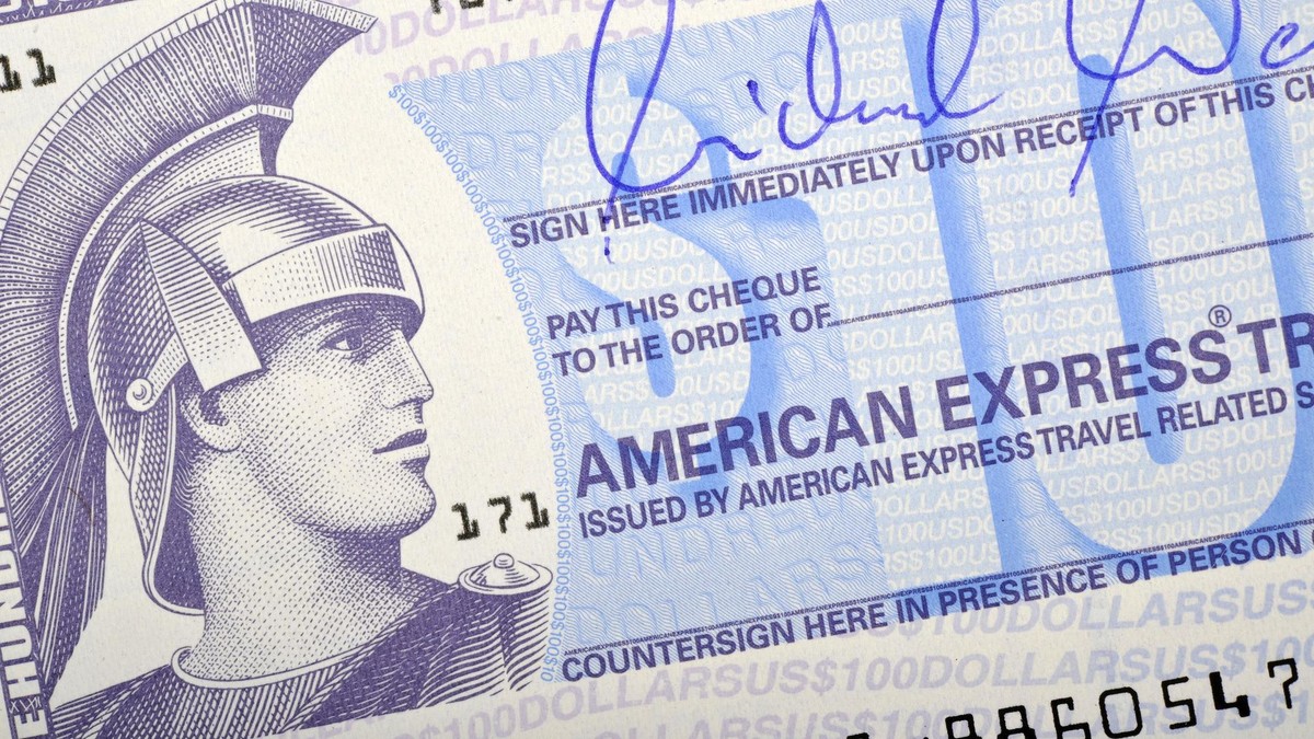 Ein American Express Traveller Check: American Express stellt die Schecks seit 2019 nicht mehr aus, sie verfallen aber auch nicht. American Express Traveller Check, Cheque, Travellerscheck, Reisescheck