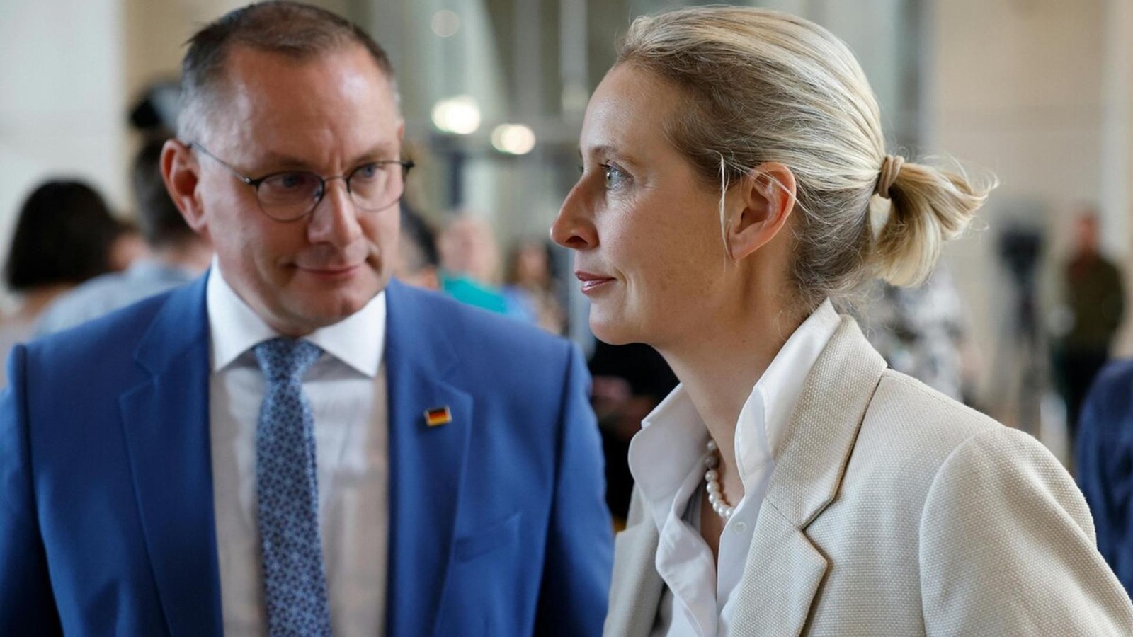 E-Mails, Reisen, Besuche – die auffällige Nähe der Partei zu Russland