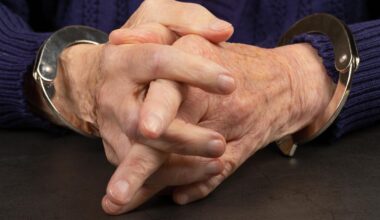 Opa klaut? Dahinter könnte eine bestimmte Erkrankung stecken