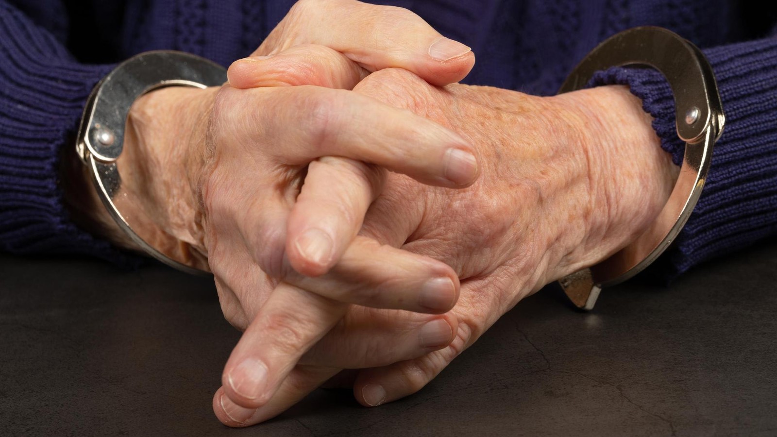 Opa klaut? Dahinter könnte eine bestimmte Erkrankung stecken