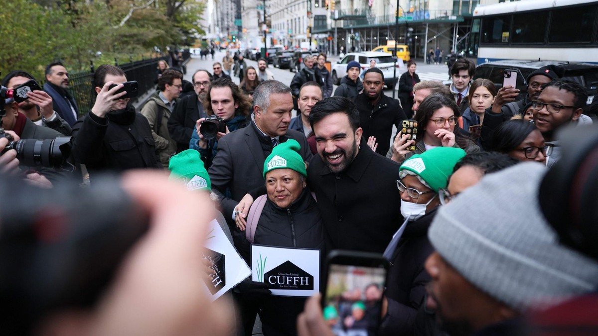 Wo er ist, ist die nächste Menschenmenge nicht weit: Zohran Mamdani hat in New York große Erwartungen ausgelöst. New York City Mayor-Elect Mamdani Speaks To The Press On Thursday Morning