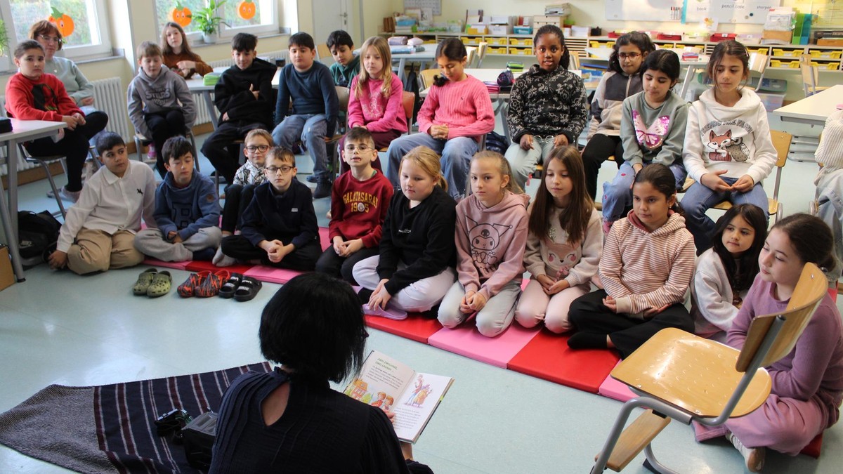 Asiye Koc hat am Freitag, 21. November 2025, in der Lindenschule in Moers vorgelesen (Foto: Awo) Asiye Koc hat am Freitag, 21. November 2025, in der Lindenschule in Moers vorgelesen (Foto: Awo)