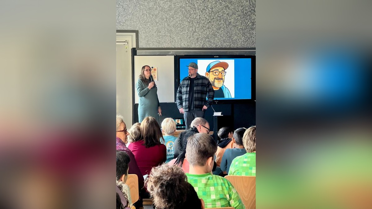 Markus Grimm hat in der Hilda-Heinemann-Schule in Moers vorgelesen. (Foto: aibo publishing) Markus Grimm hat in der Hilda-Heinemann-Schule in Moers vorgelesen. (Foto: aibo publishing)