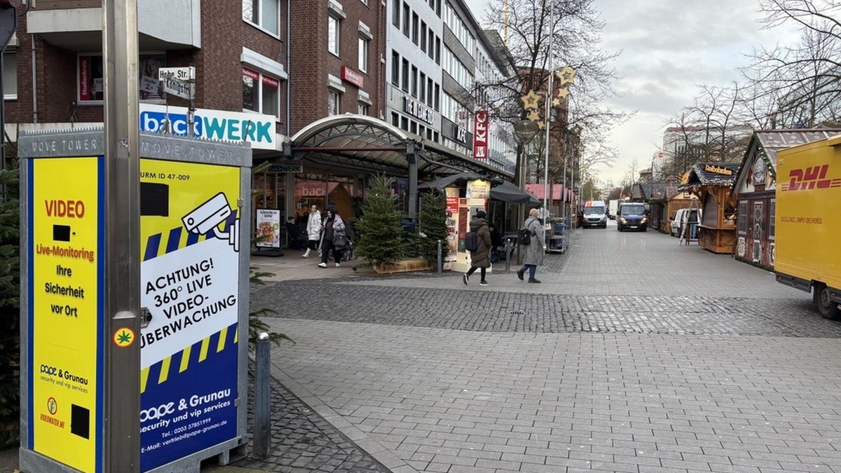 An sechs verschiedenen Standorten entlang der Königstraße sollen Videokameras das Geschehen auf dem Weihnachtsmarkt in Duisburg beobachten.