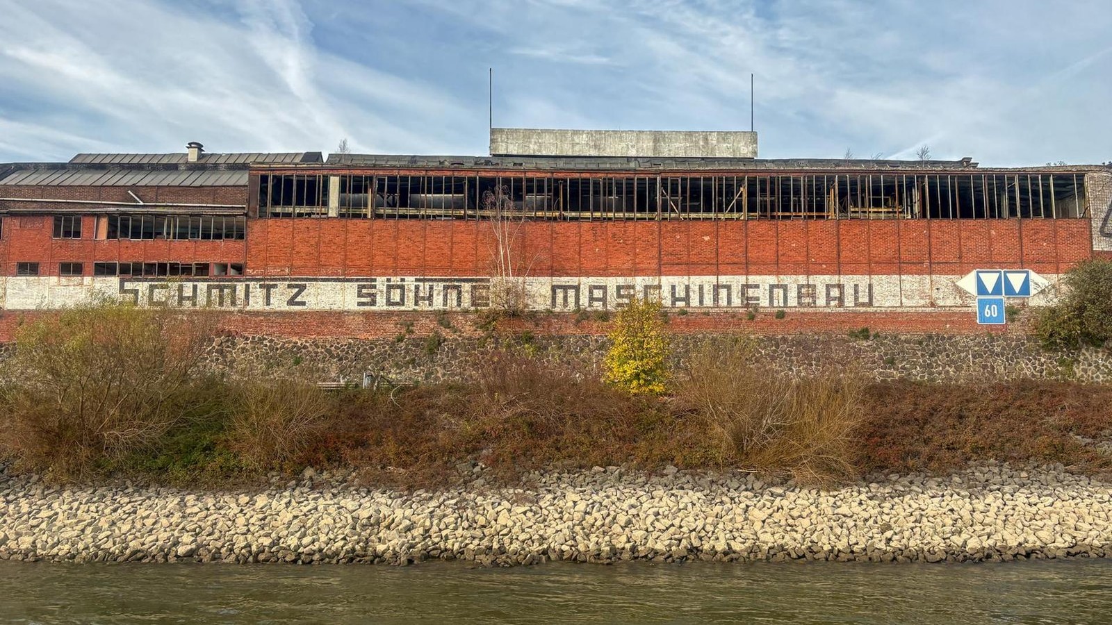 Feuerwehr rückt zu bekannter Ex-Fabrik aus