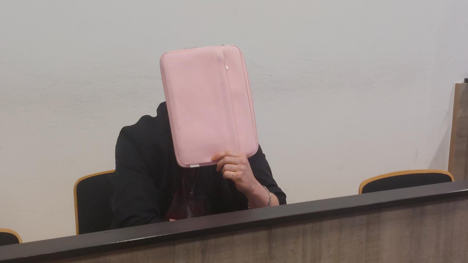 Dieser Feuerteufel (21) soll in Duisburg elf Brände gelegt haben