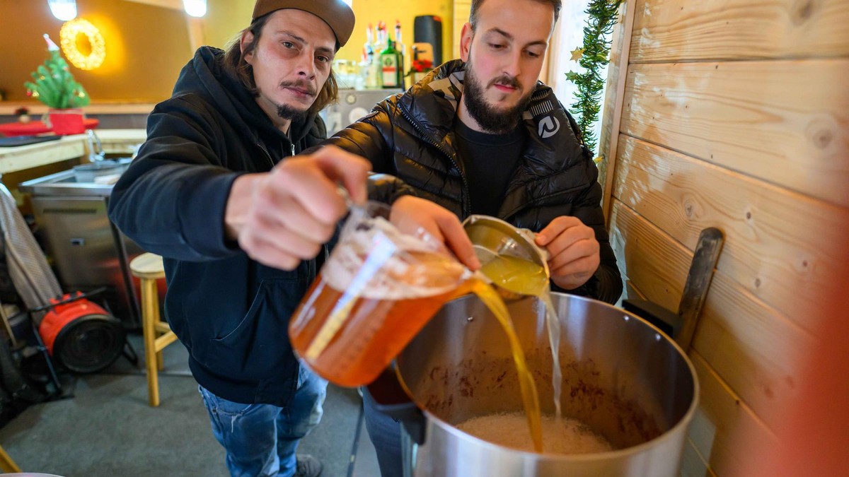 Der Sud wird frisch angesetzt. 