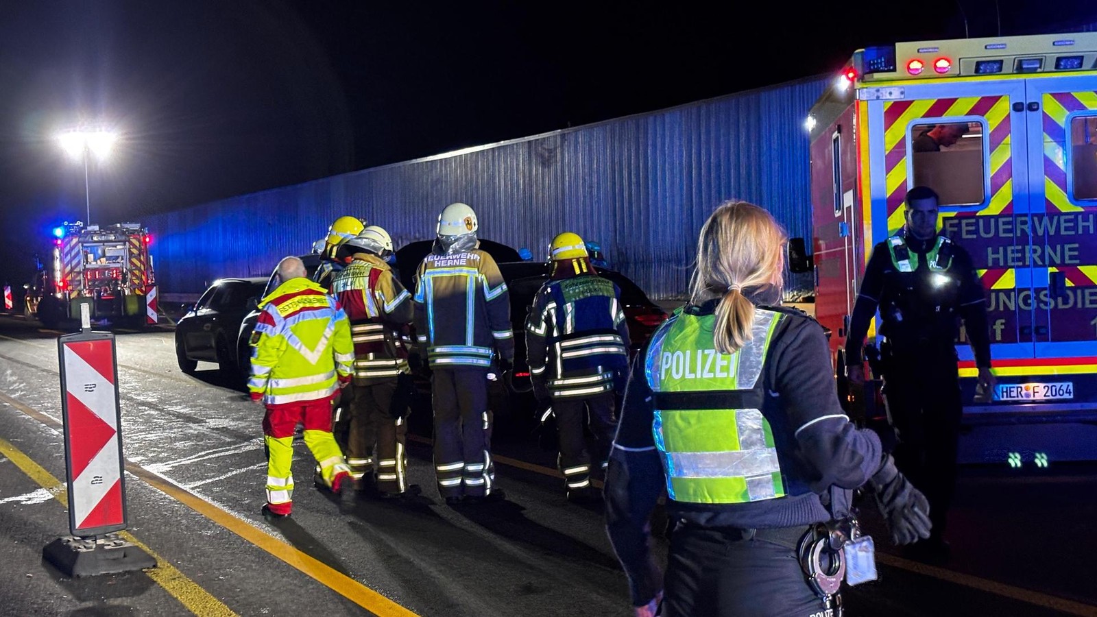 Drei Personen verletzt – A42 nach Dortmund gesperrt
