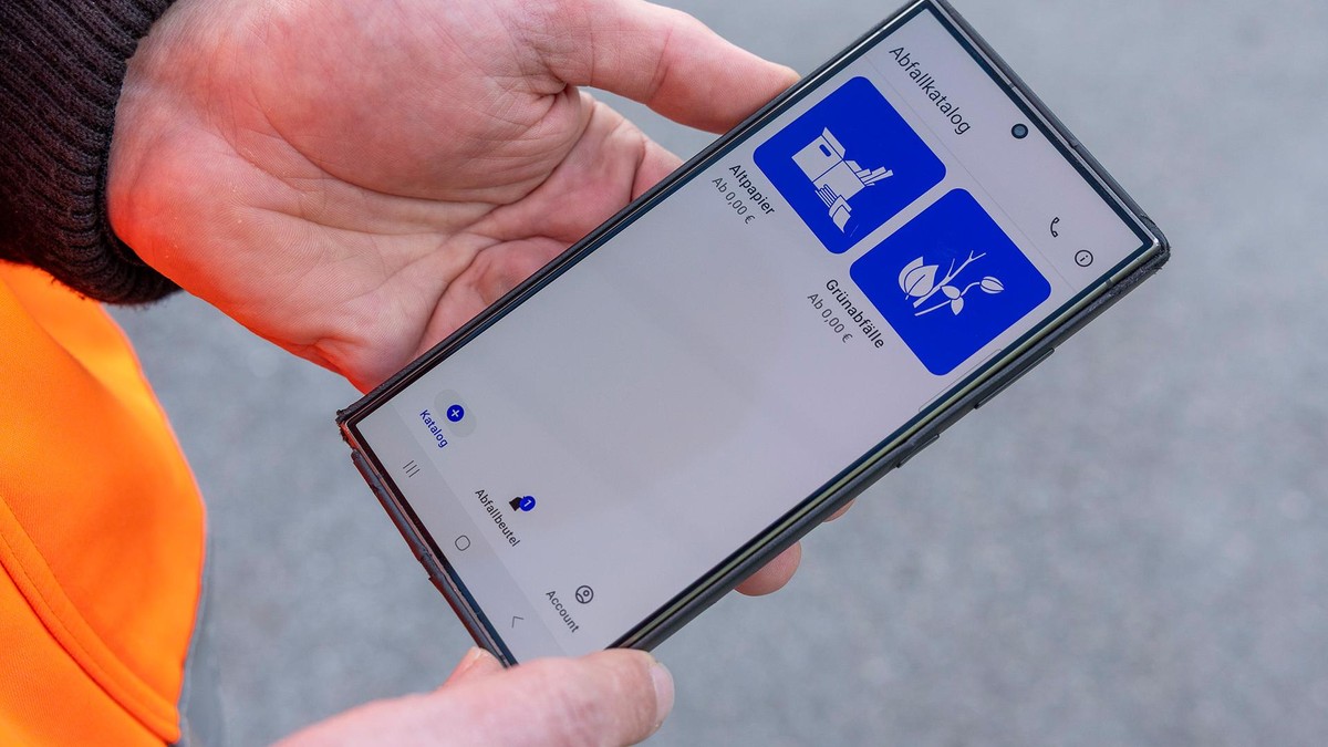 Abfall-Entsorgung per App: Termine für die Anlieferung am Gelsenkirchener Wertstoffhof können bequem per Smartphone gebucht werden. Abfall-Entsorgung per App: Termine für die Anlieferung am Gelsenkirchener Wertstoffhof können bequem per Smartphone gebucht werden.