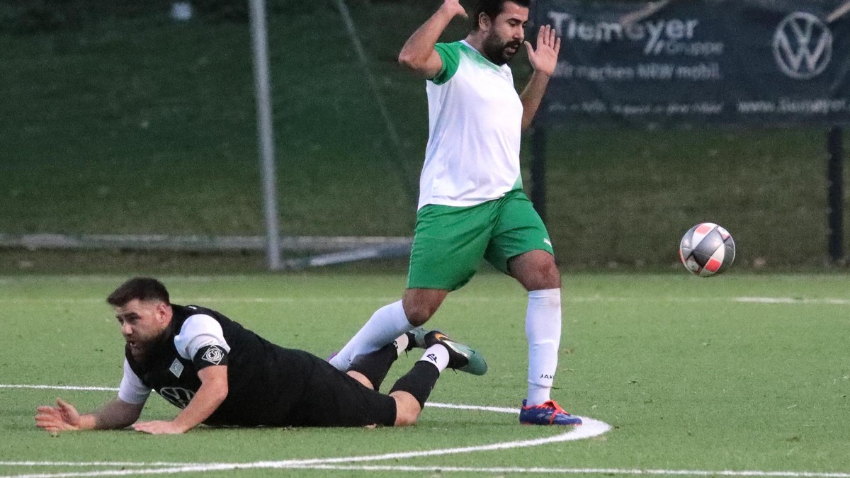 Fußball-Bezirksliga Spiel zwischen Erler SV 08 und SV Zweckel in der Gelsenrohr-Pluska-Arena am Forsthaus in Gelsenkirchen